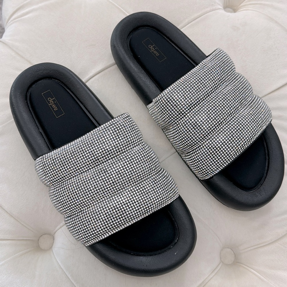 NWOT SLIP ON SANDALS SIZE 7